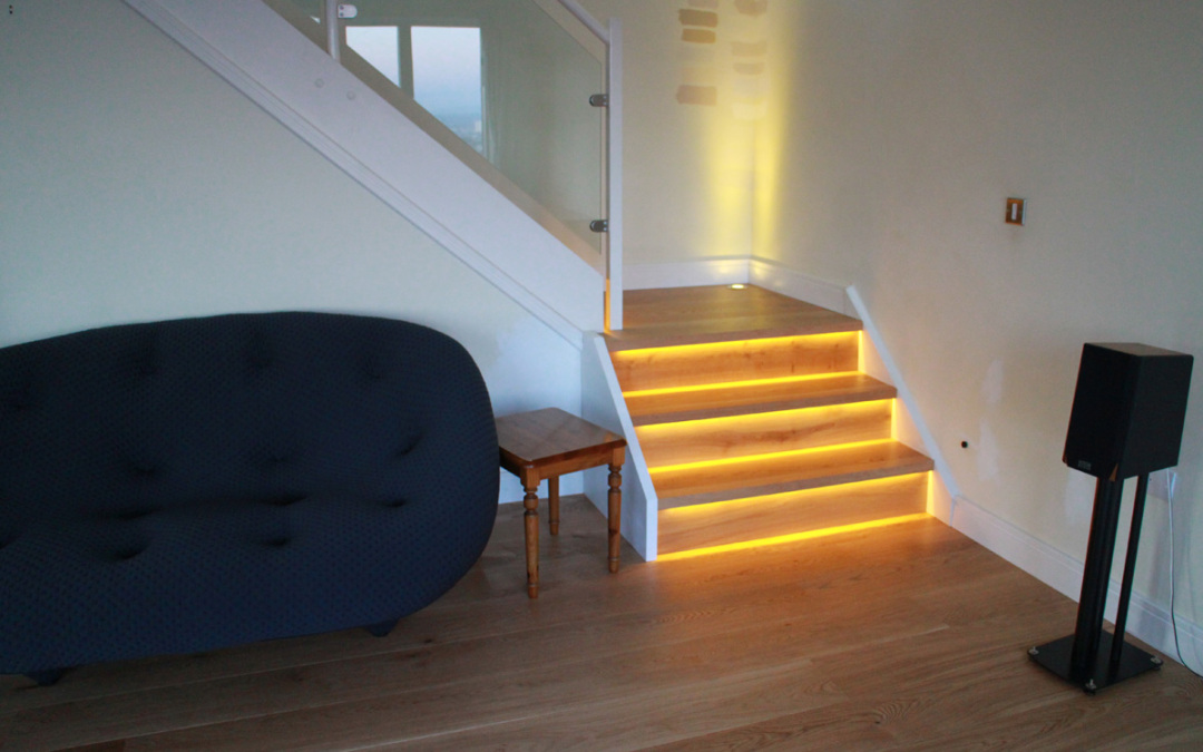 Brushed, Lacquered Oak Planks