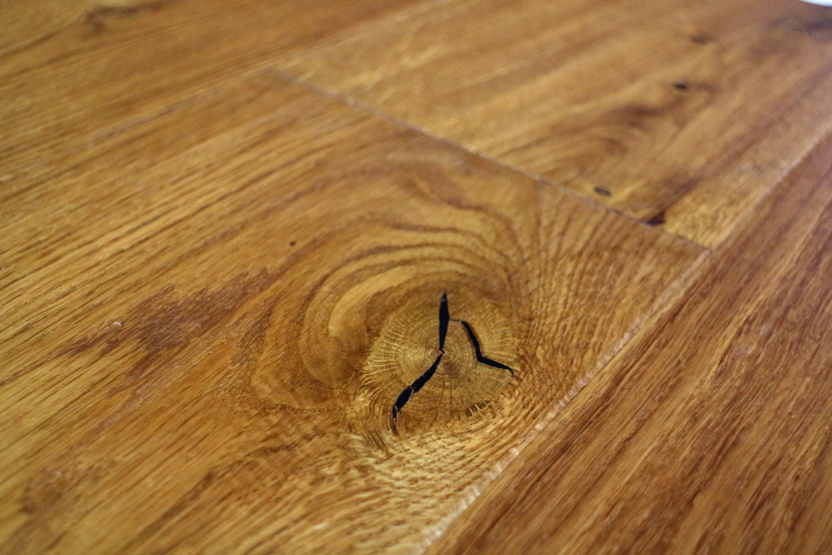 Bevelled Pale Brown Engineered Oak Wooden Flooring