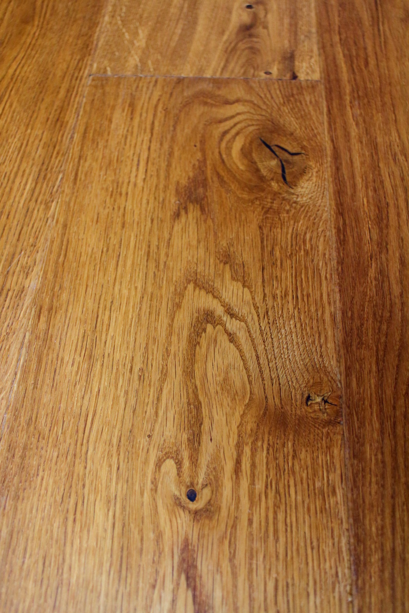 Traditional Engineered Bevelled Brown Oak Plank Flooring